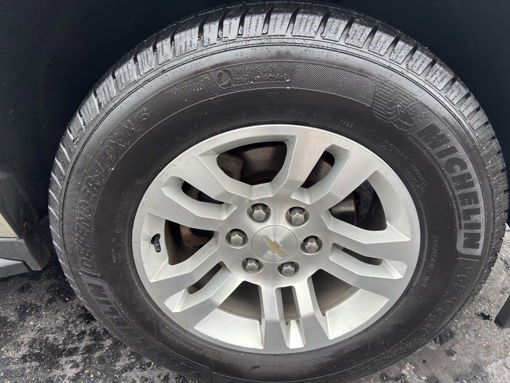 Used 2017 Chevrolet Suburban LT image 9