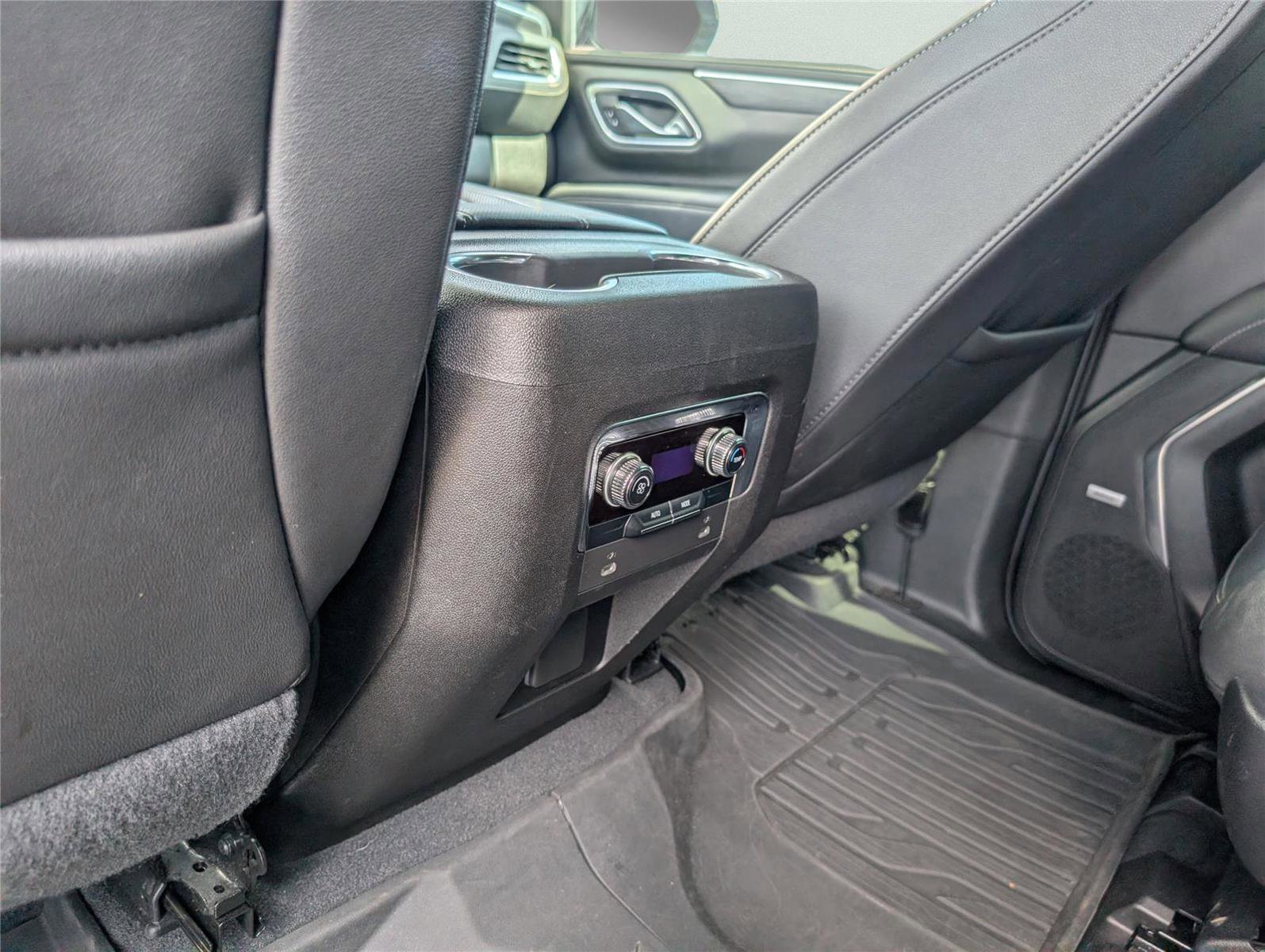 Used 2023 GMC Yukon SLT RWD image 30