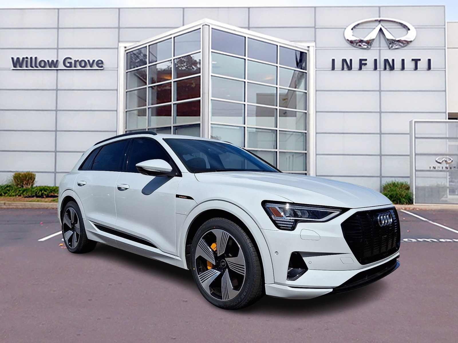 Used 2022 Audi e-tron Premium Plus w/ Premium Plus Package AWD/4WD image 1
