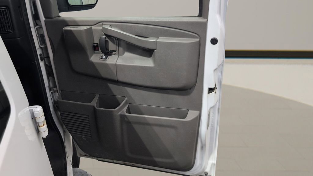 Used 2017 GMC Savana 2500 RWD image 17