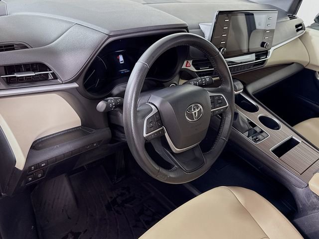 Used 2022 Toyota Sienna XLE image 8