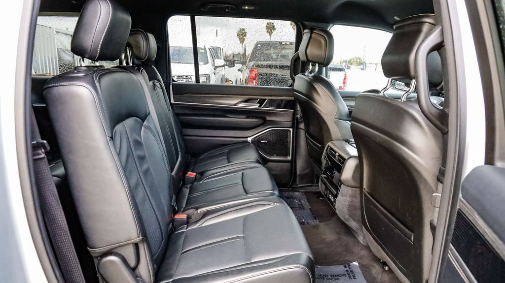 Used 2024 Jeep Wagoneer L Series II w/ Flexible Seating Group AWD/4WD image 19