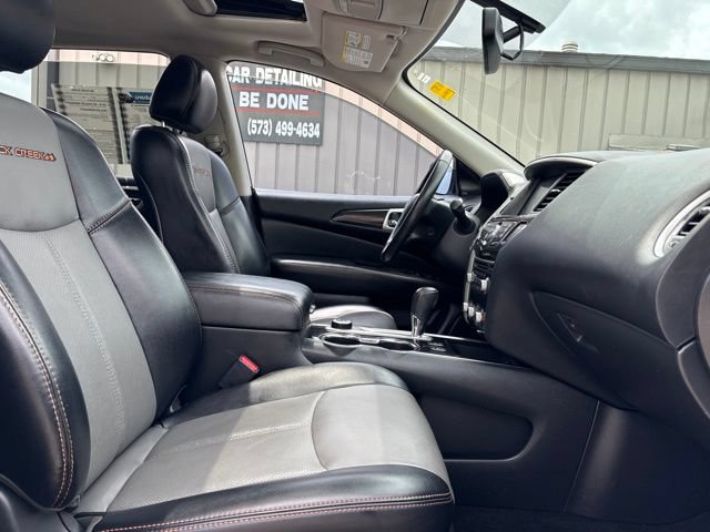 Used 2020 Nissan Pathfinder SL AWD/4WD image 11