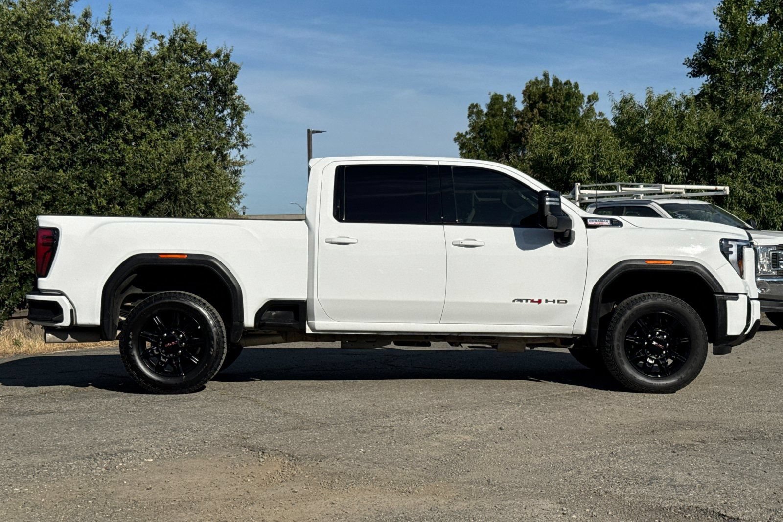 Used 2025 GMC Sierra 2500 AT4 AWD/4WD image 3