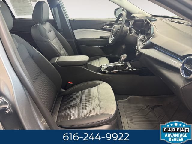 Used 2024 Chevrolet Trax LT w/ Driver Confidence Package FWD image 4