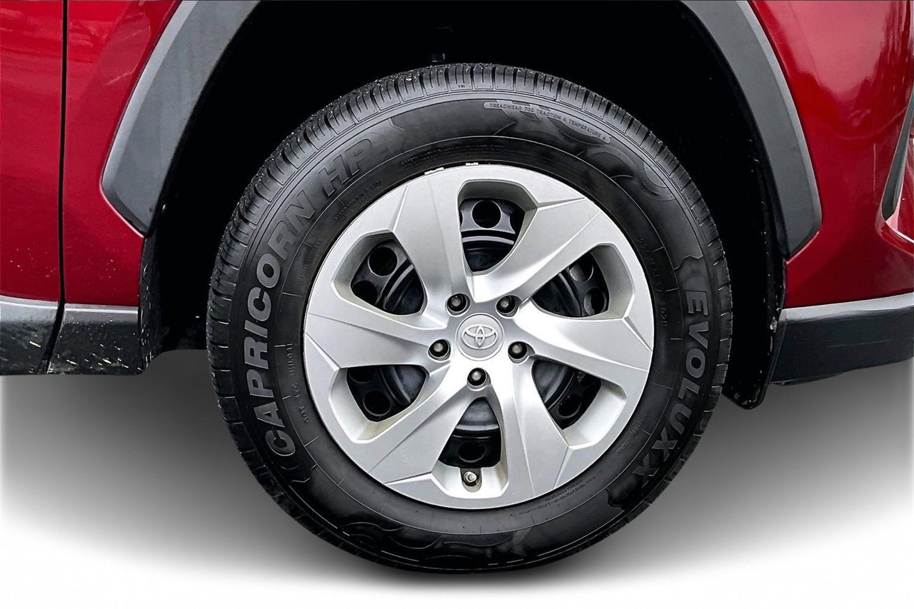 Used 2021 Toyota RAV4 LE image 29