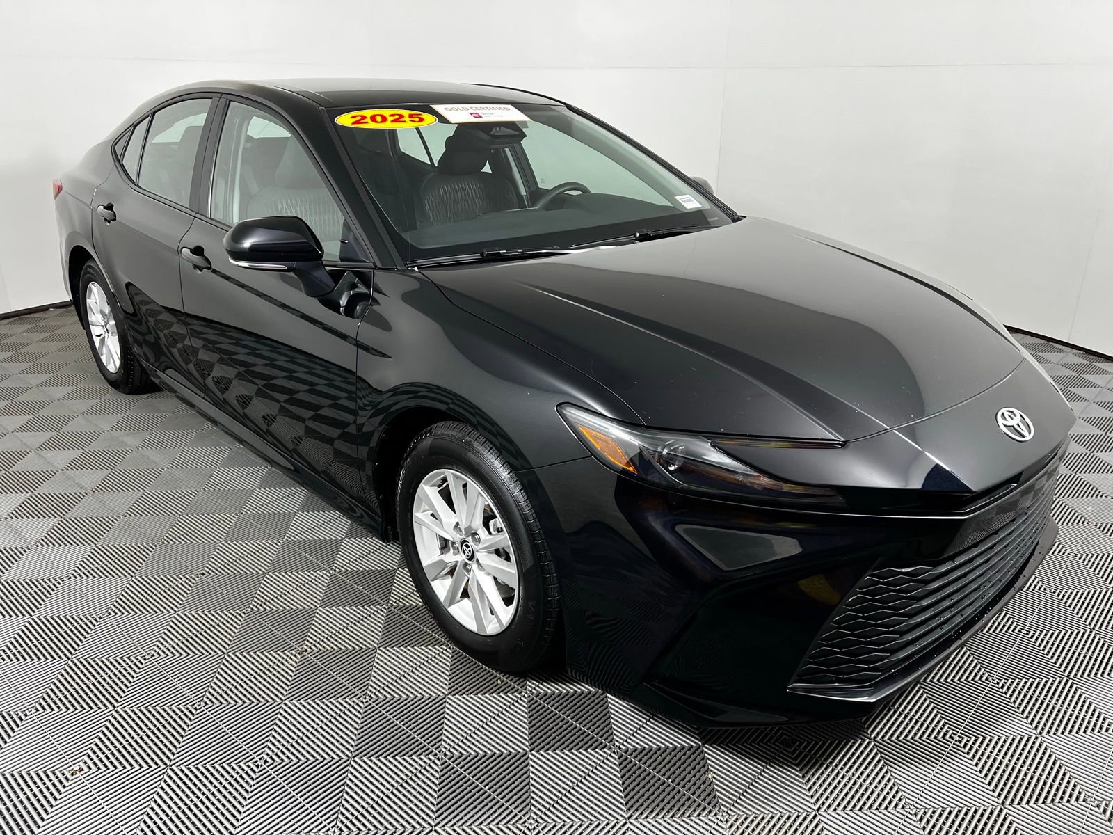 Certified 2025 Toyota Camry LE FWD image 3