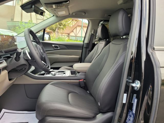 New 2026 Kia Carnival EX FWD image 8