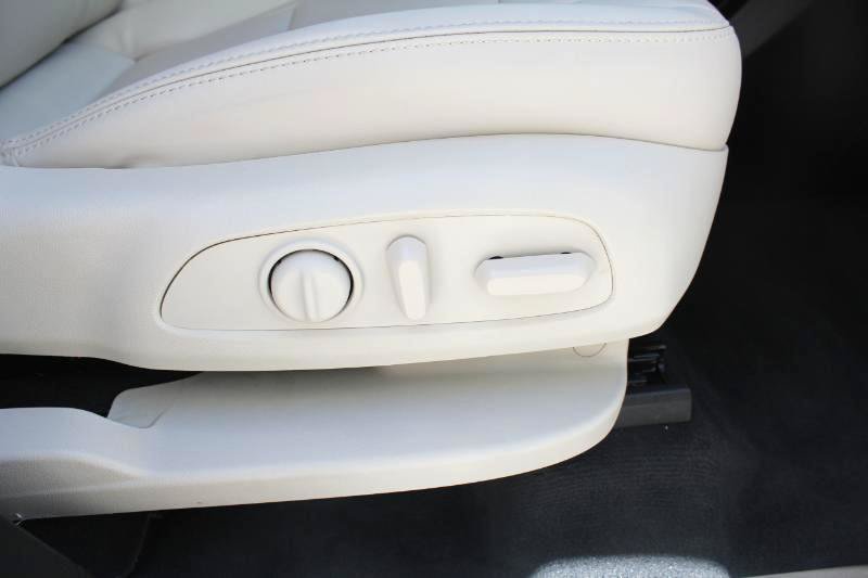 Used 2023 Buick Enclave Essence w/ Sound and Sites Package AWD/4WD image 23
