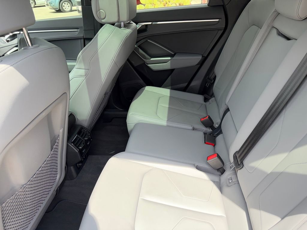 Used 2024 Audi Q3 2.0T Premium Plus w/ Premium Plus Package image 27