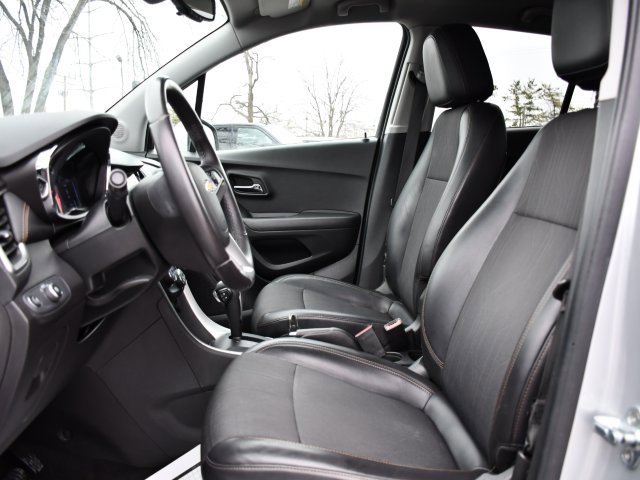 Used 2019 Chevrolet Trax LT w/ LT Convenience Package image 13