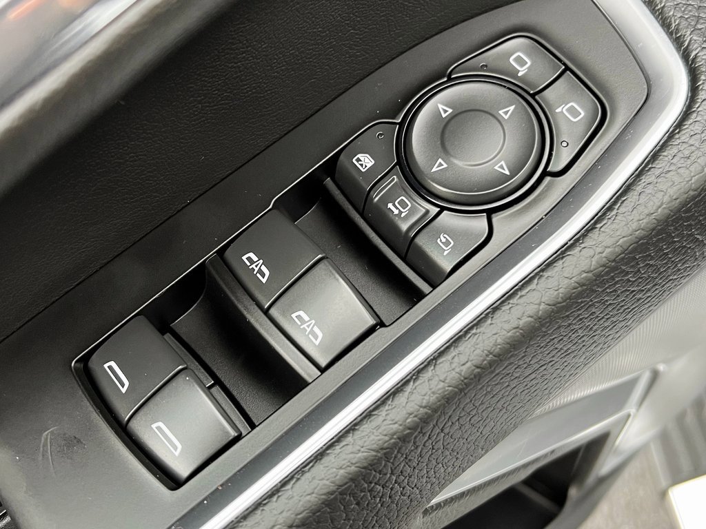 Used 2024 GMC Sierra 3500 Denali w/ Denali Reserve Package image 30