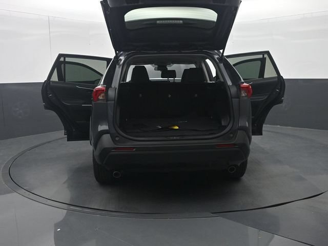 Used 2020 Toyota RAV4 LE FWD image 39