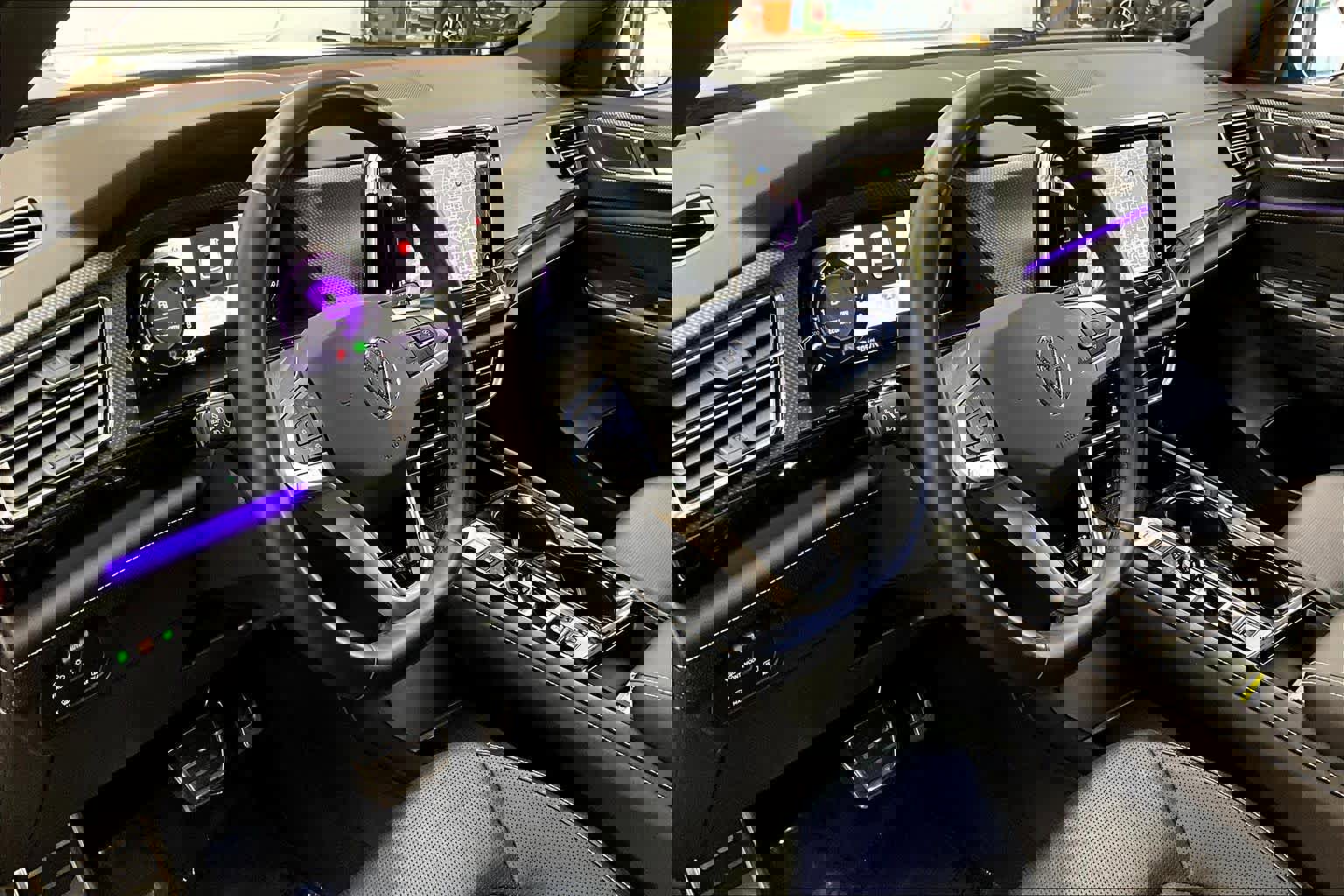 Used 2025 Volkswagen Atlas Cross Sport SEL R-Line image 17