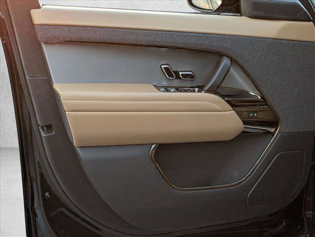 Used 2025 Land Rover Range Rover Sport SE image 11