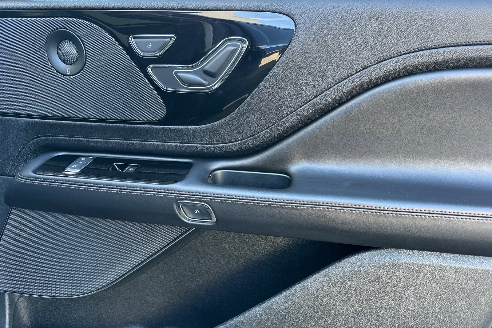 Used 2024 Lincoln Aviator Reserve image 22