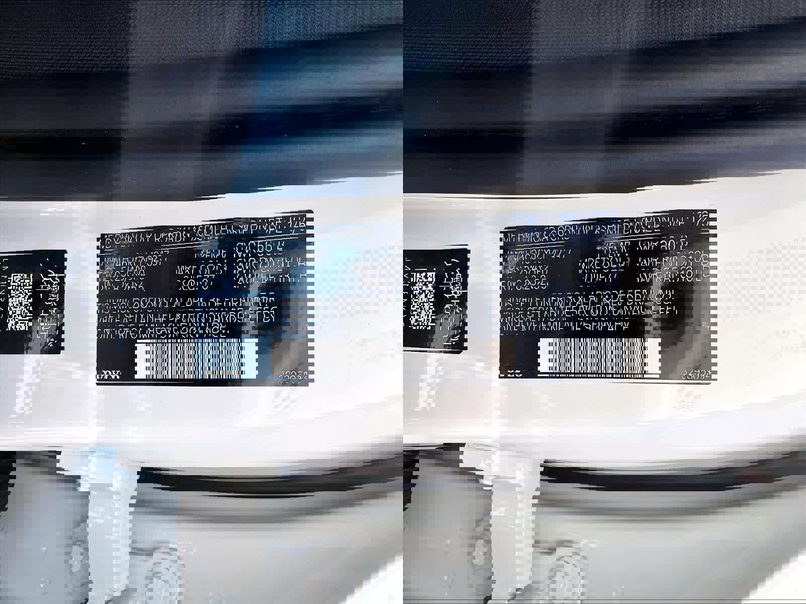 New 2026 Volvo XC60 T8 Plus w/ Protection Package Premier image 35