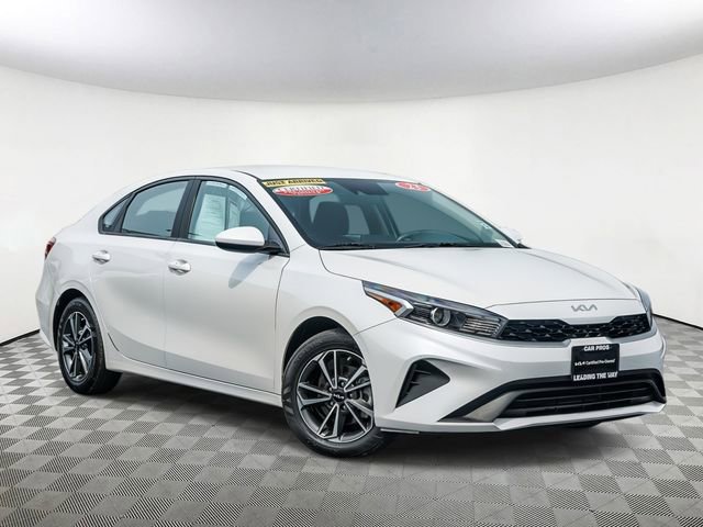 Used 2023 Kia Forte LXS image 2