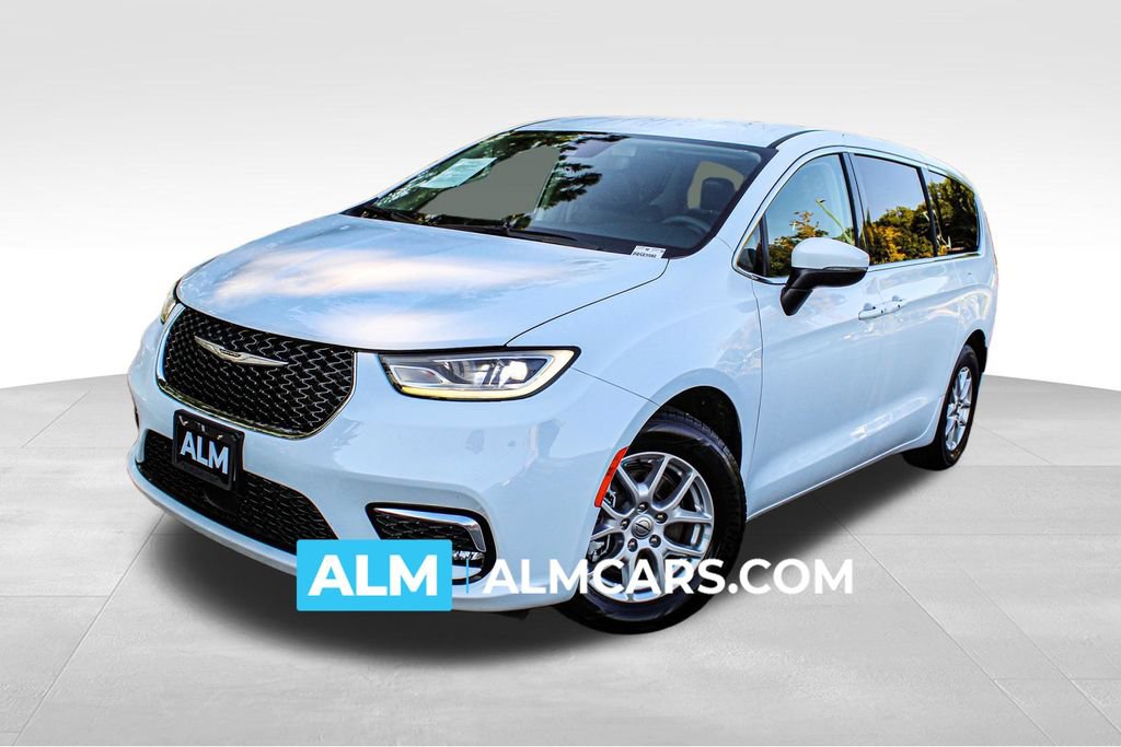 Used 2023 Chrysler Pacifica Touring-L FWD image 1