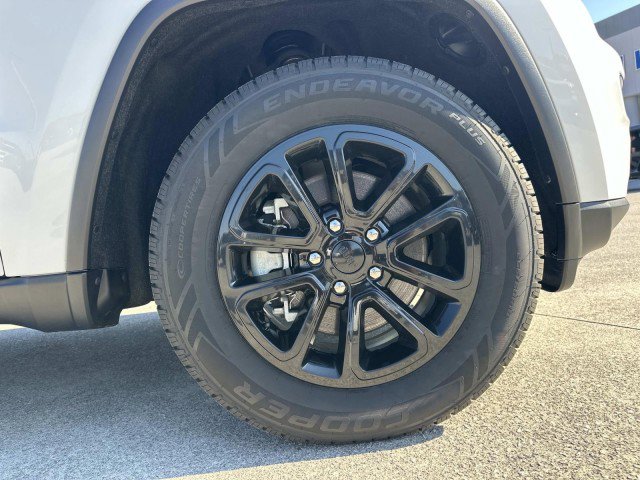 Used 2021 Jeep Grand Cherokee Laredo AWD/4WD image 12
