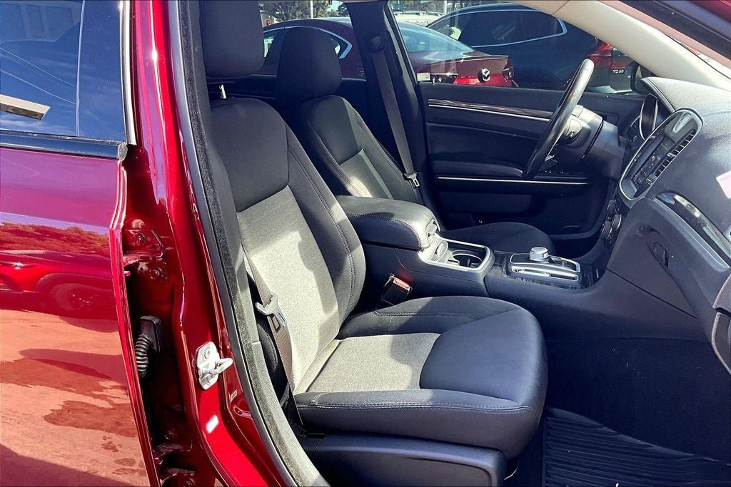 Used 2019 Chrysler 300 Touring w/ Sport Appearance Package RWD image 6
