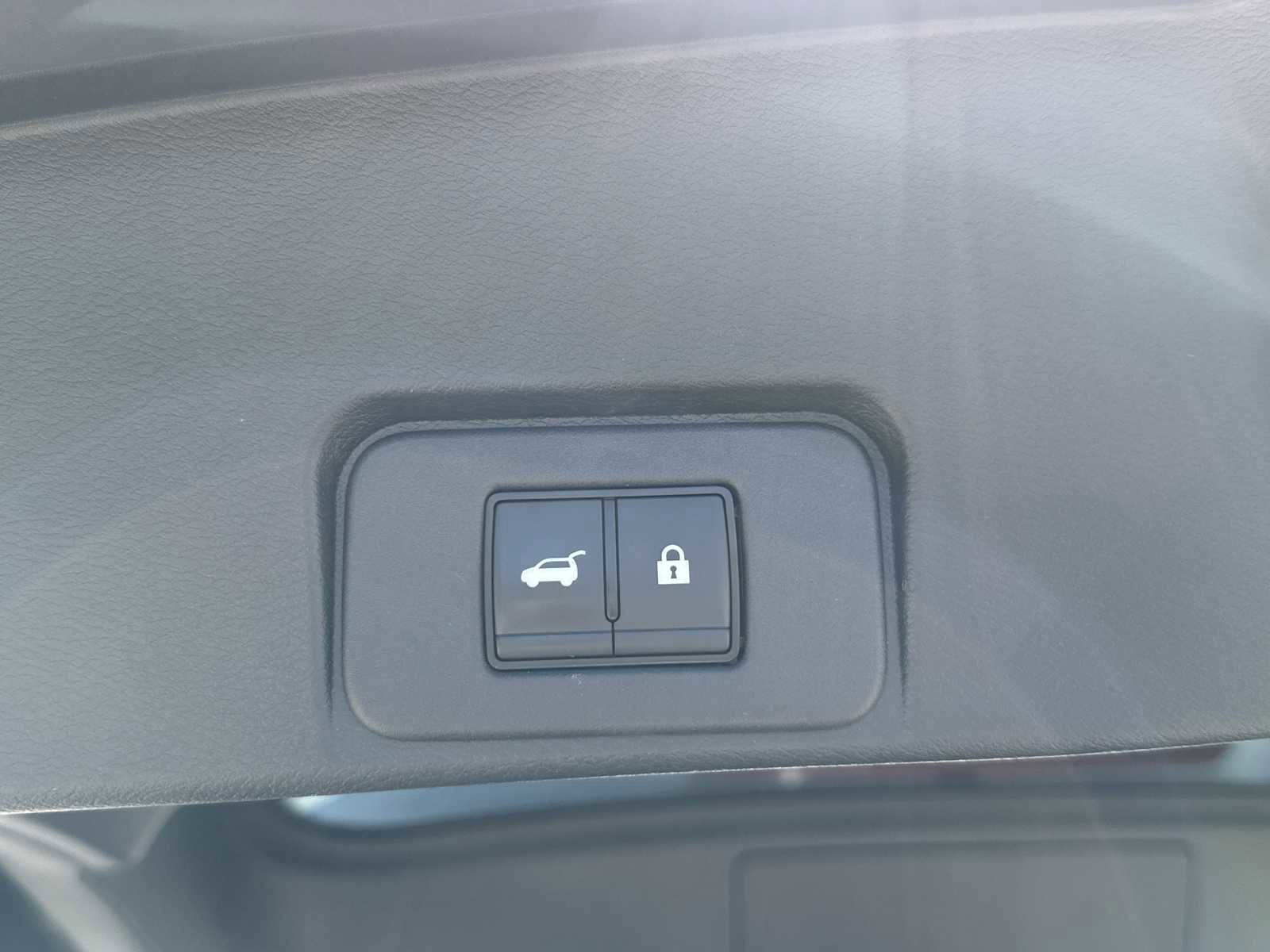 Used 2024 Nissan Rogue SV AWD/4WD image 26