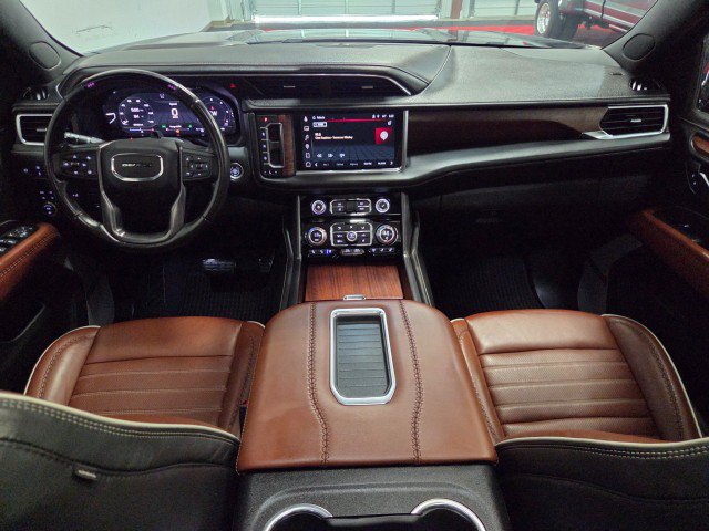 Used 2023 GMC Yukon XL Denali Ultimate AWD/4WD image 7