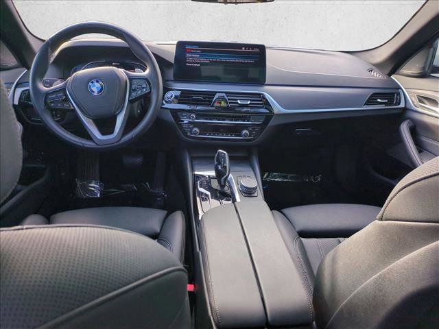 Used 2023 BMW 530e w/ Premium Package image 19