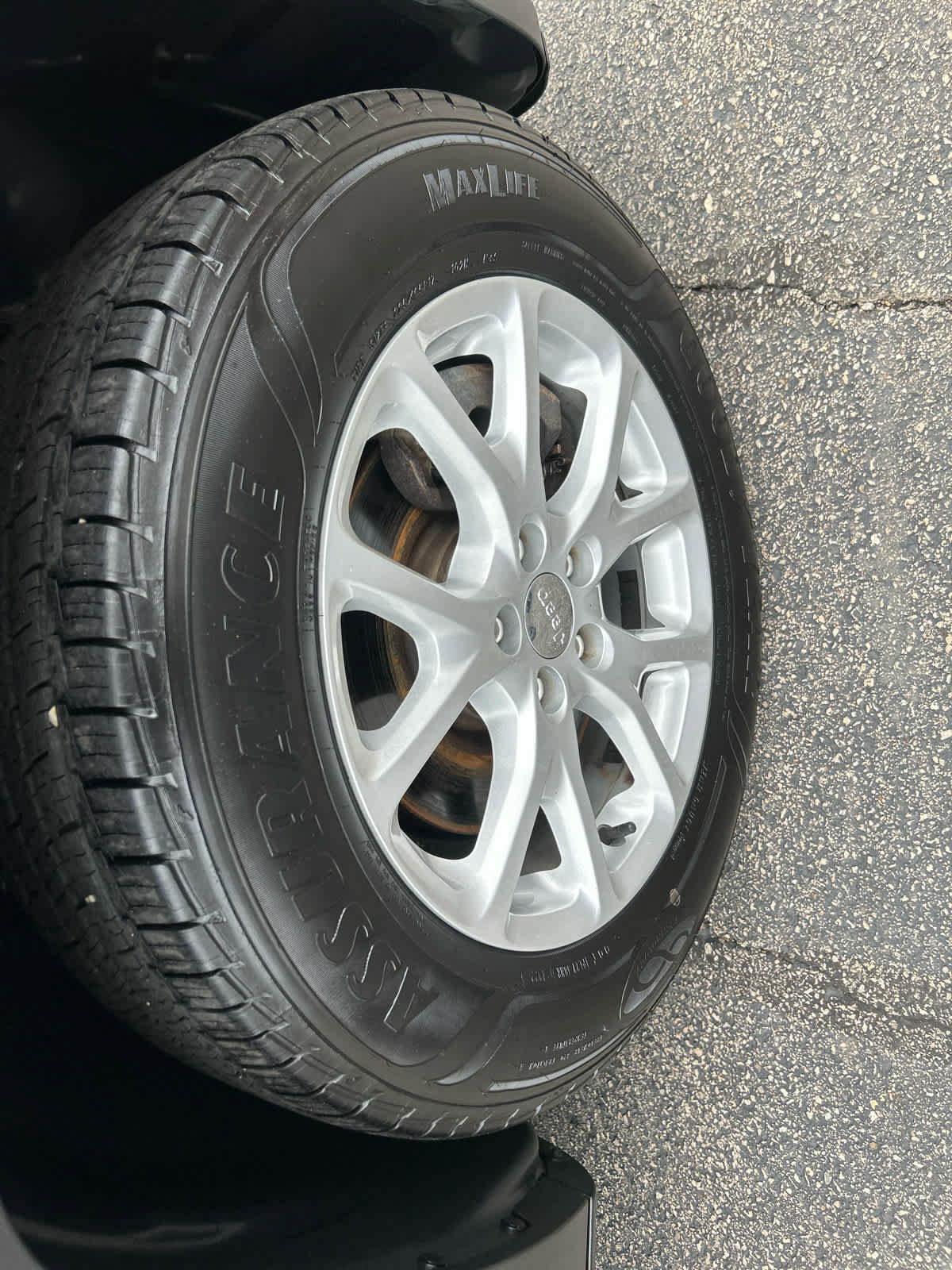 Used 2018 Jeep Cherokee Latitude w/ Safety Group AWD/4WD image 9