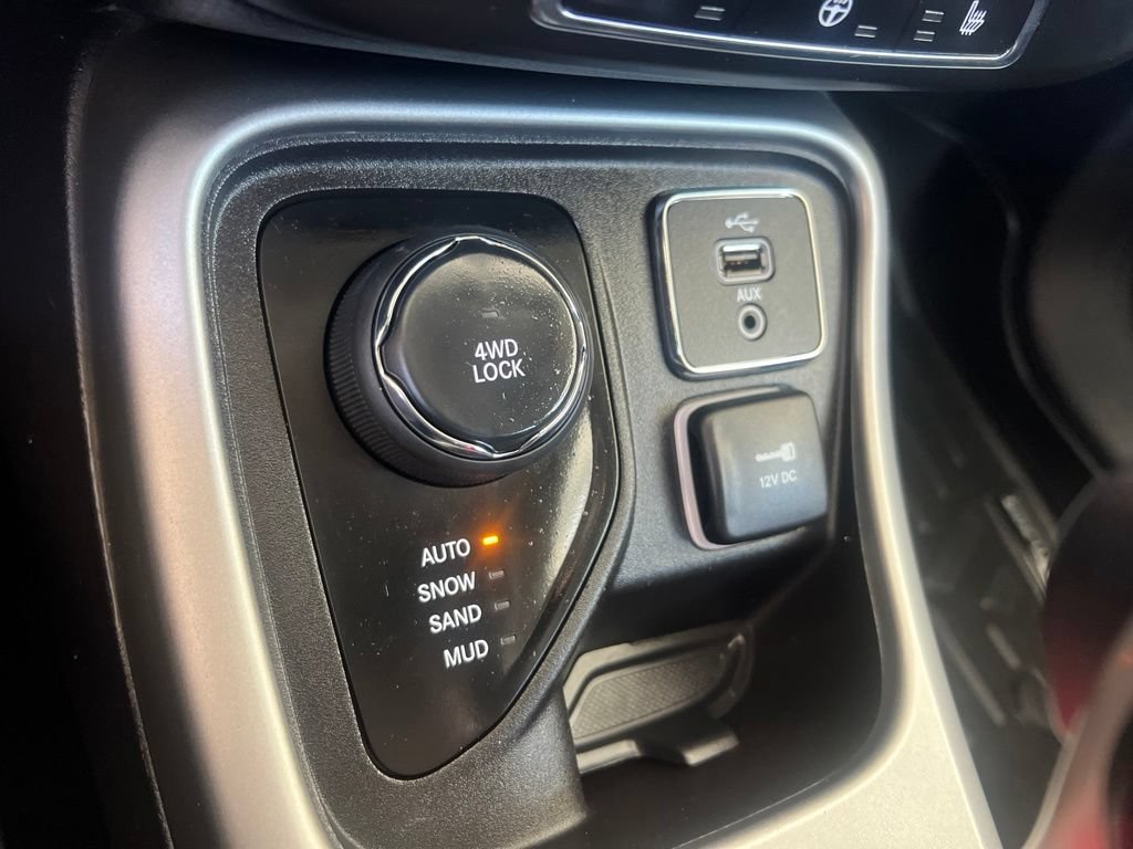 Used 2018 Jeep Compass Latitude w/ Cold Weather Group AWD/4WD image 57