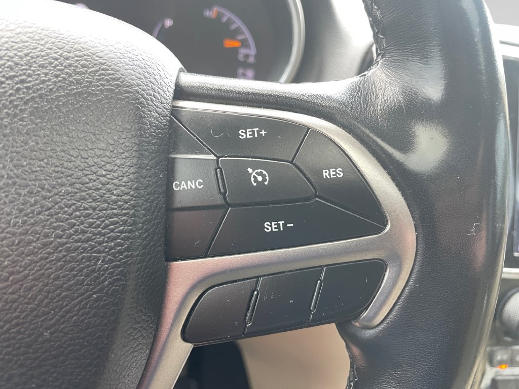 Used 2020 Jeep Grand Cherokee Limited AWD/4WD image 24