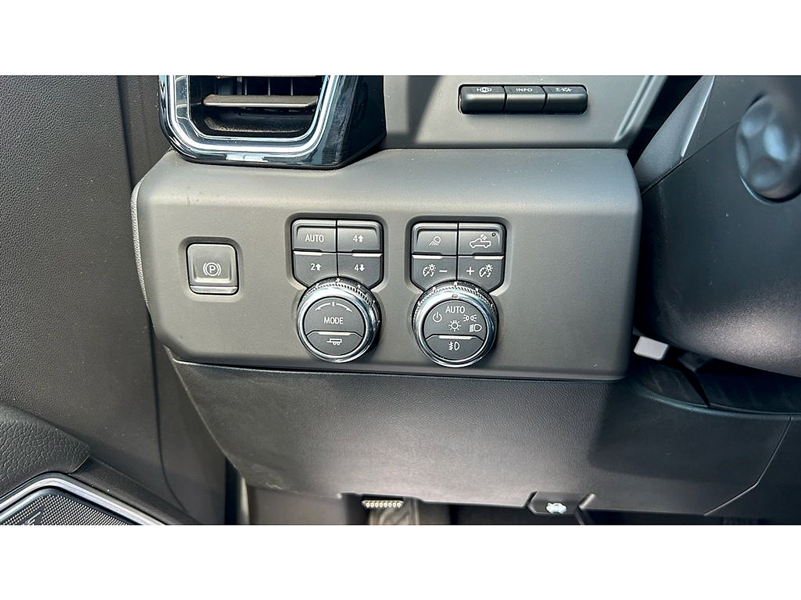 Used 2024 GMC Sierra 1500 Denali AWD/4WD image 18