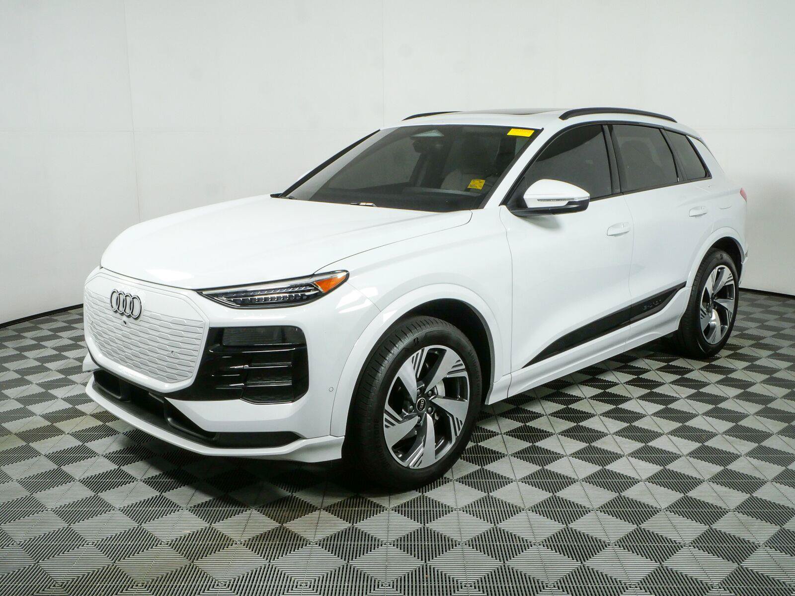 Used 2025 Audi Q6 e-tron Premium Plus w/ Premium Plus AWD/4WD image 27
