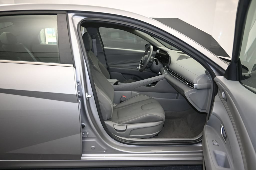 Used 2025 Hyundai Elantra SEL FWD image 27