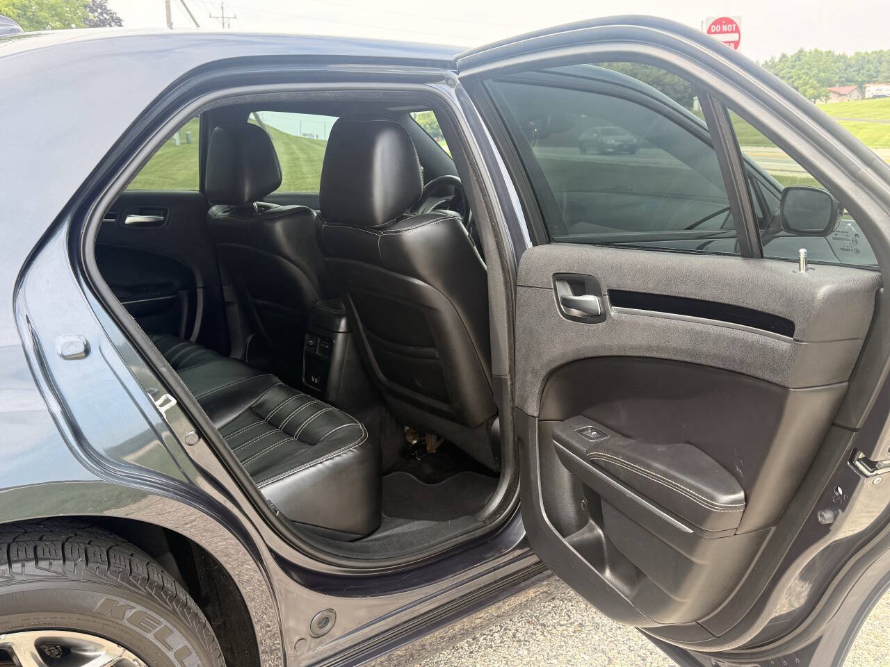 Used 2018 Chrysler 300 S AWD/4WD image 28