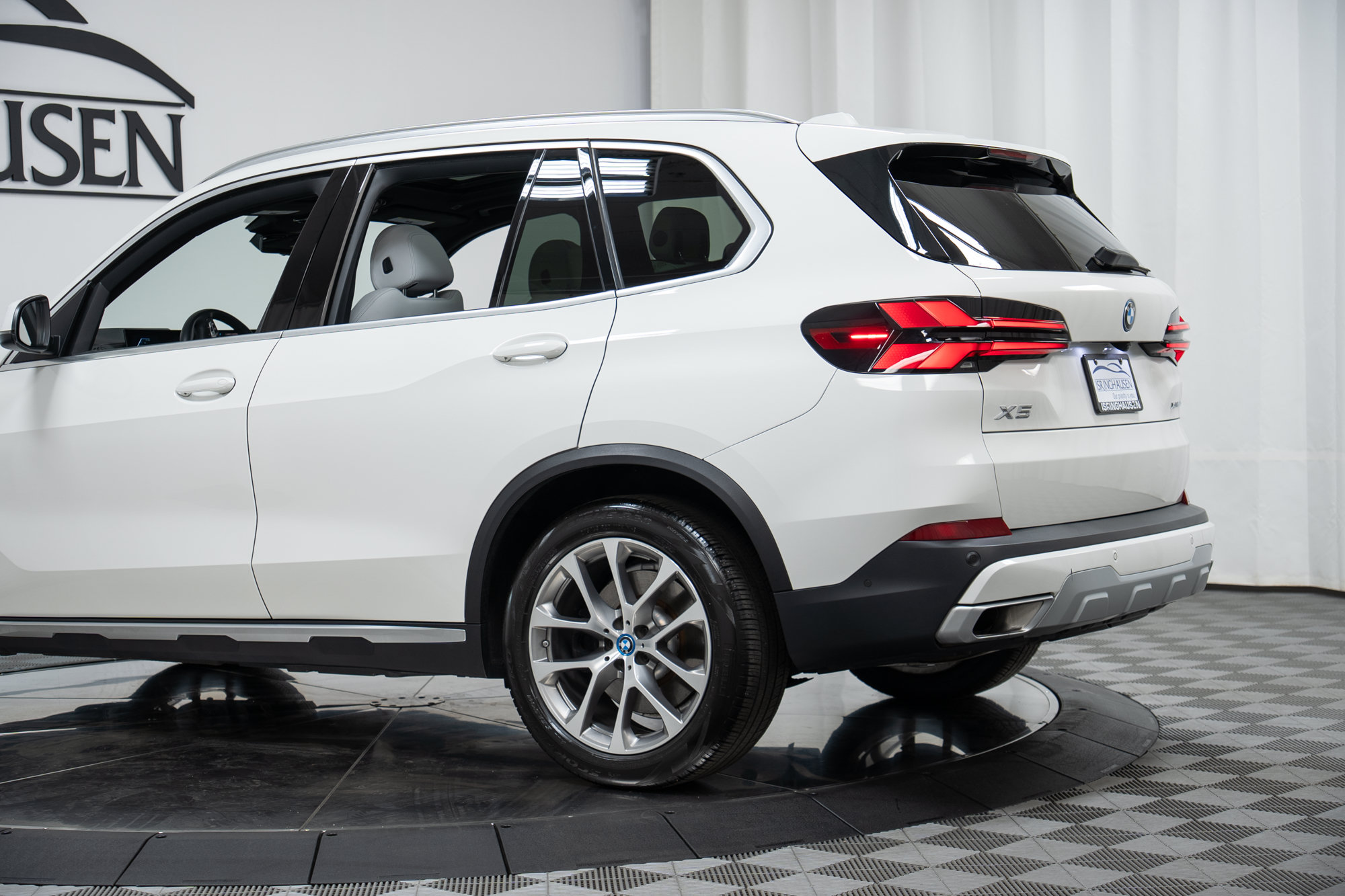 Certified 2024 BMW X5 xDrive50e AWD/4WD image 30