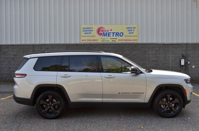 Used 2023 Jeep Grand Cherokee L Laredo image 9
