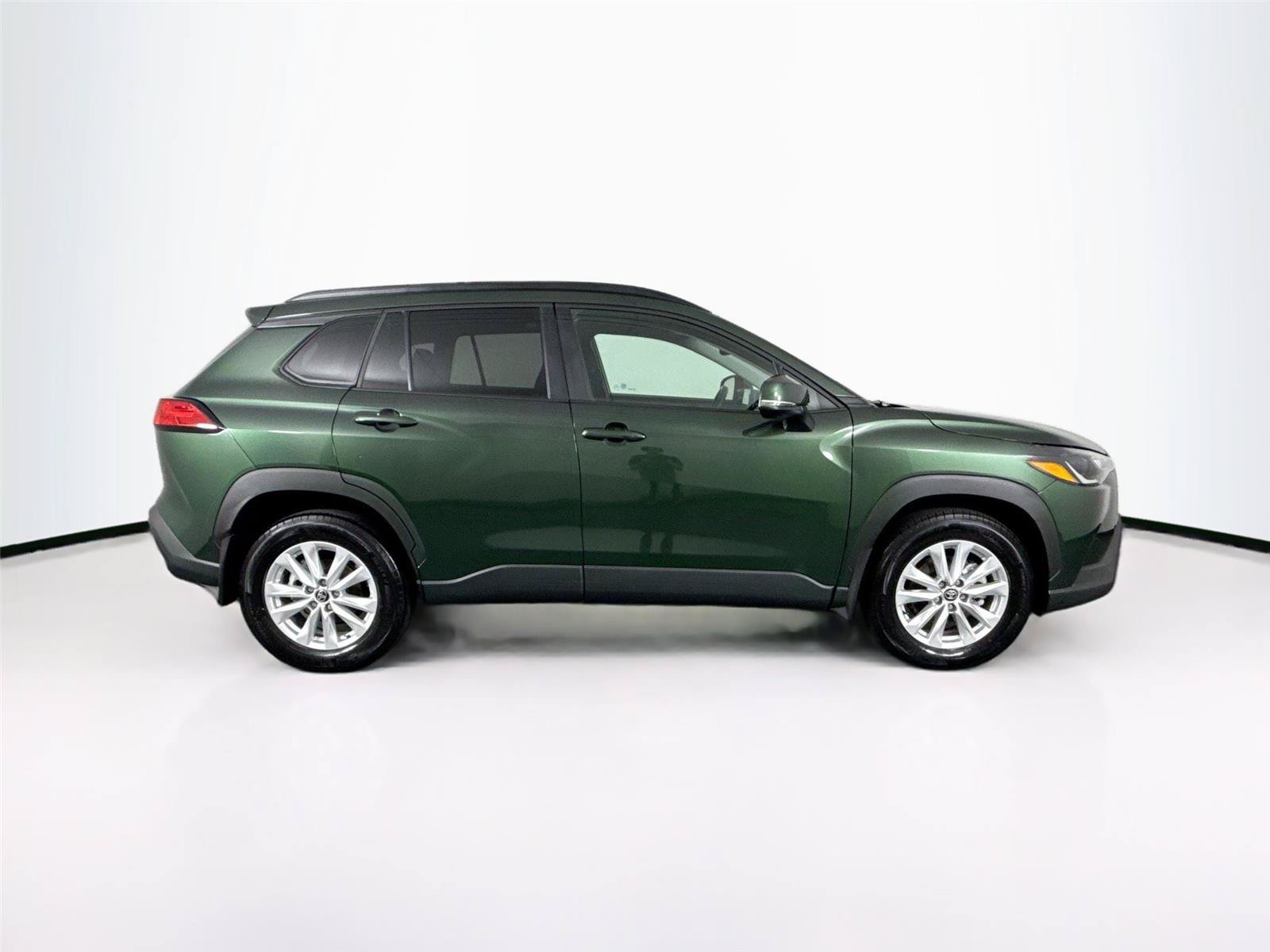Certified 2024 Toyota Corolla Cross LE FWD image 10