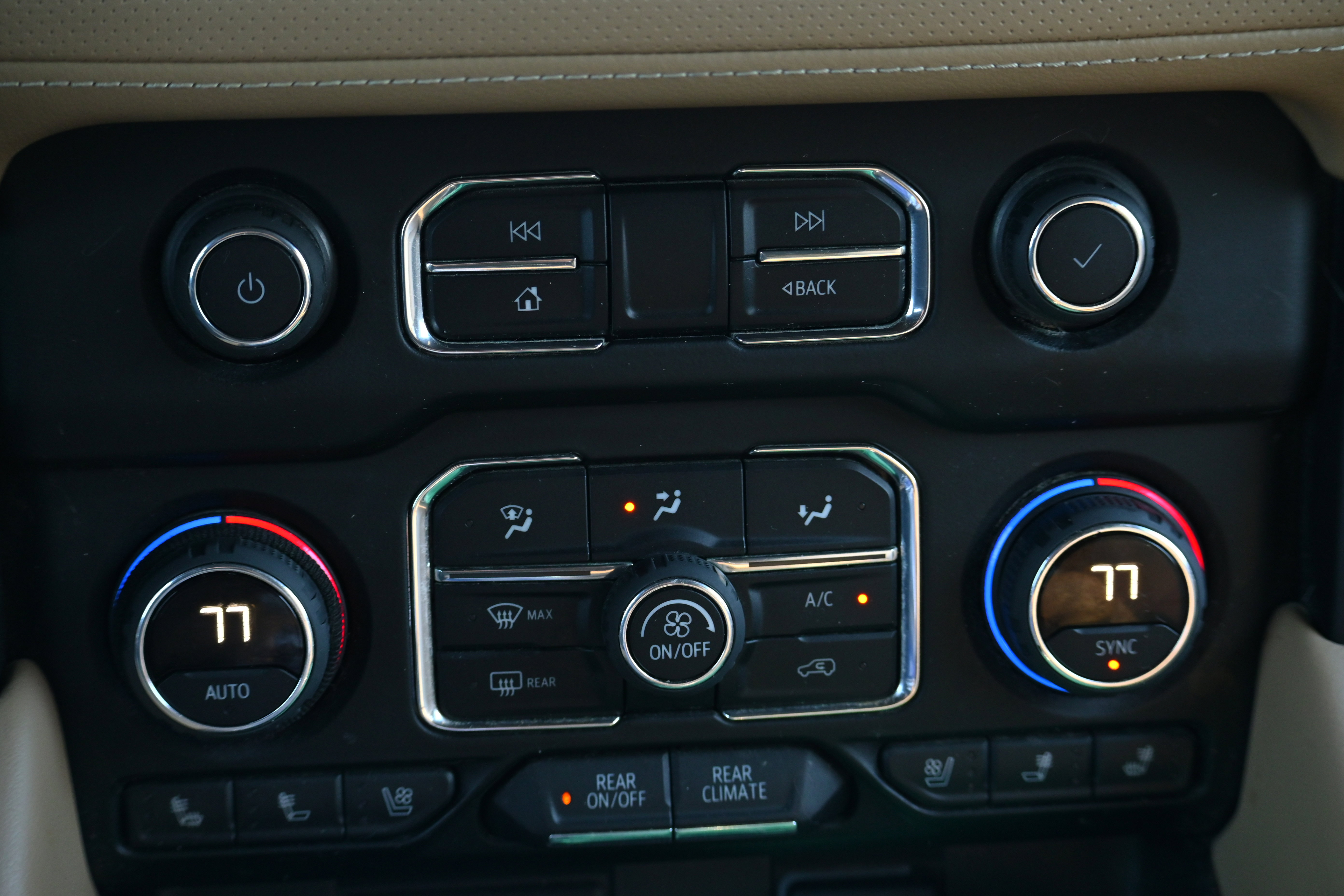 Used 2021 Chevrolet Suburban Premier w/ Premium Package image 18