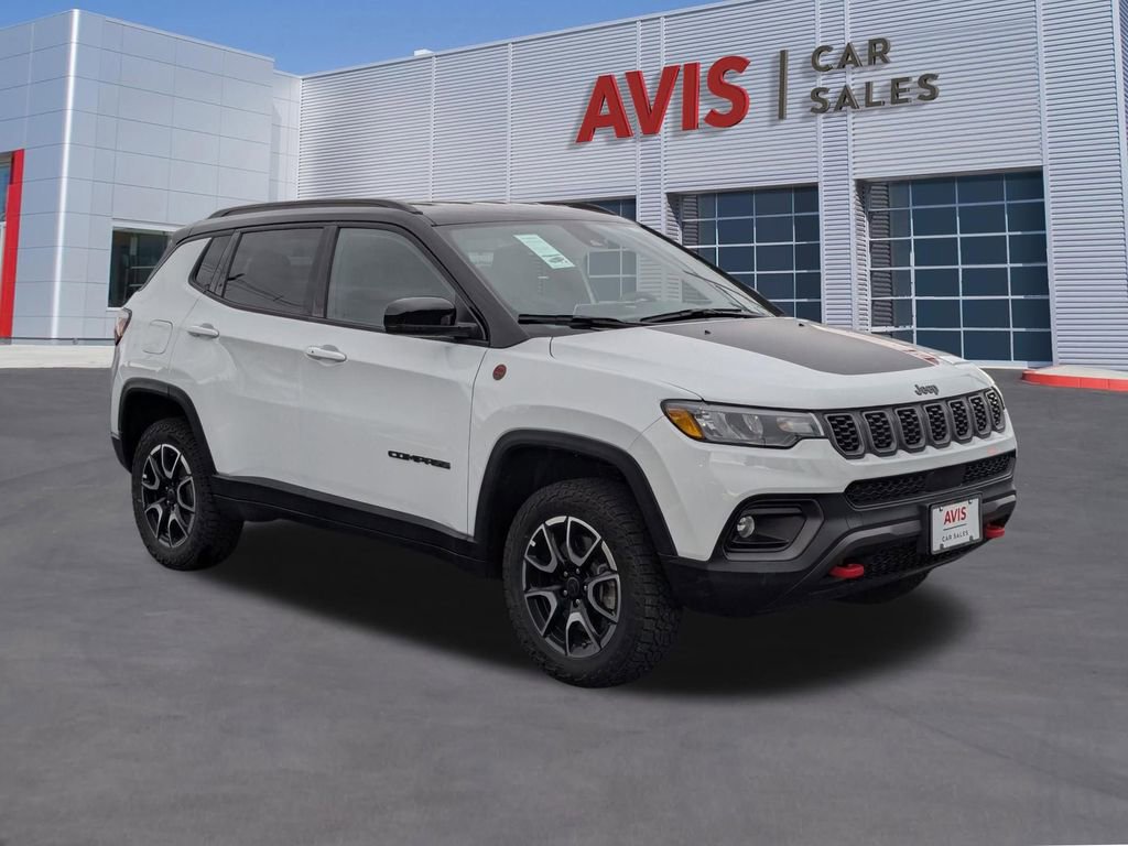 Used 2025 Jeep Compass Trailhawk image 3