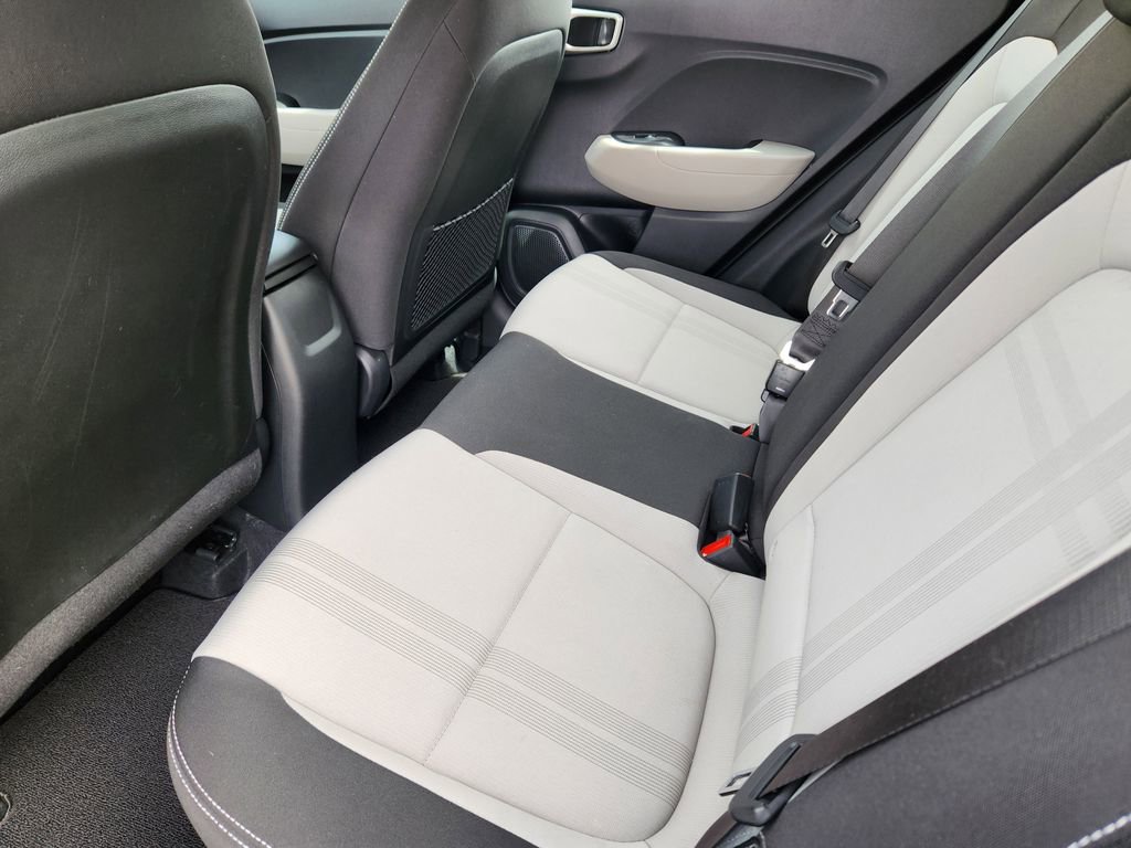 Used 2023 Hyundai Venue SEL FWD image 8