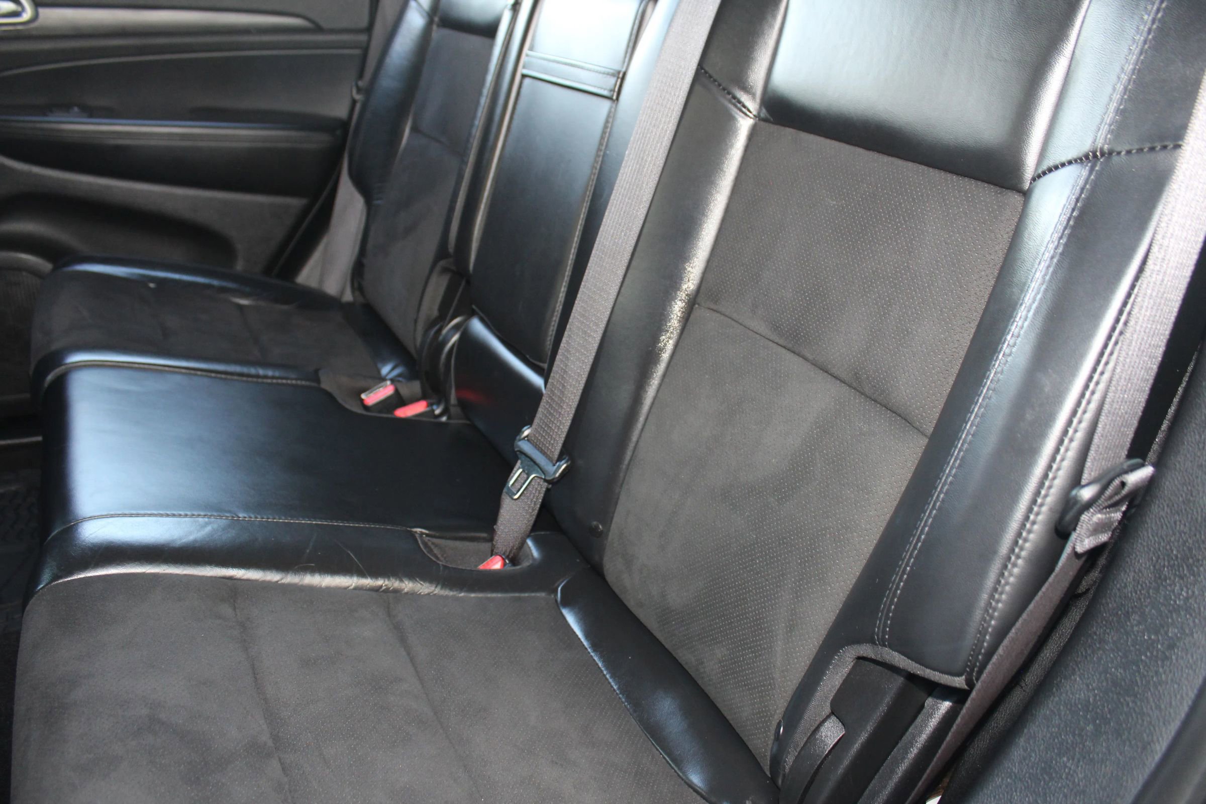 Used 2019 Jeep Grand Cherokee Altitude AWD/4WD image 13