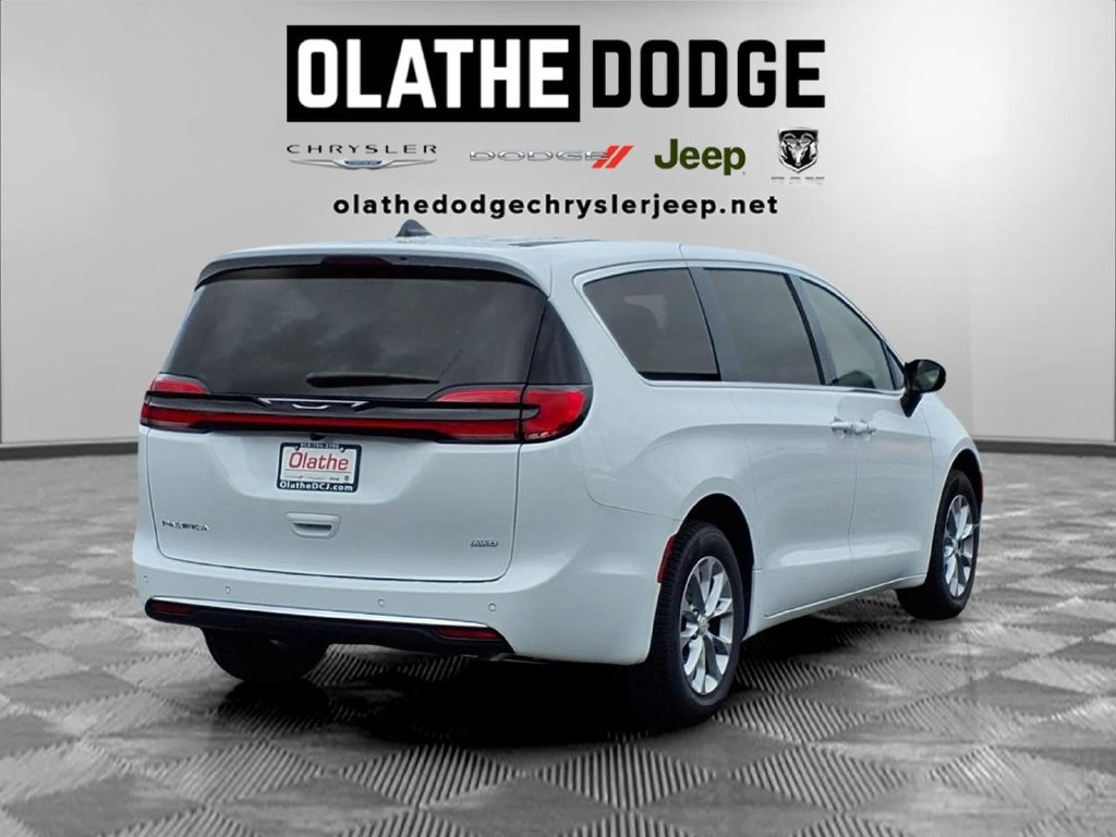 New 2027 Chrysler Pacifica Select AWD/4WD image 27