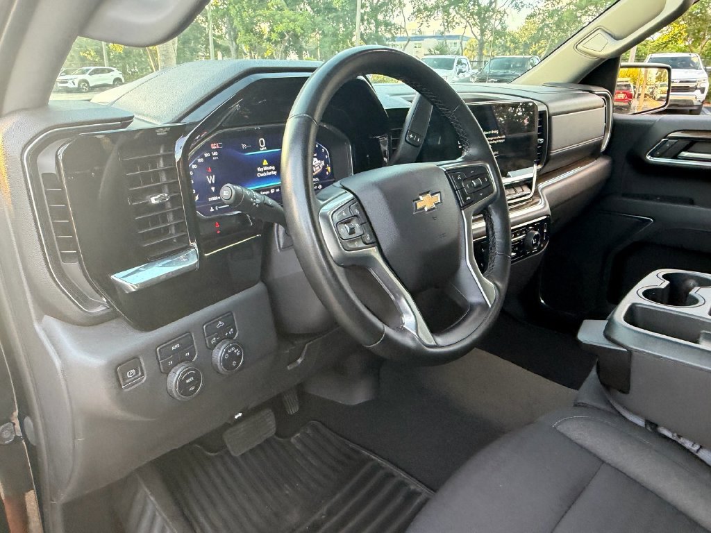 Used 2024 Chevrolet Silverado 1500 LT AWD/4WD image 10