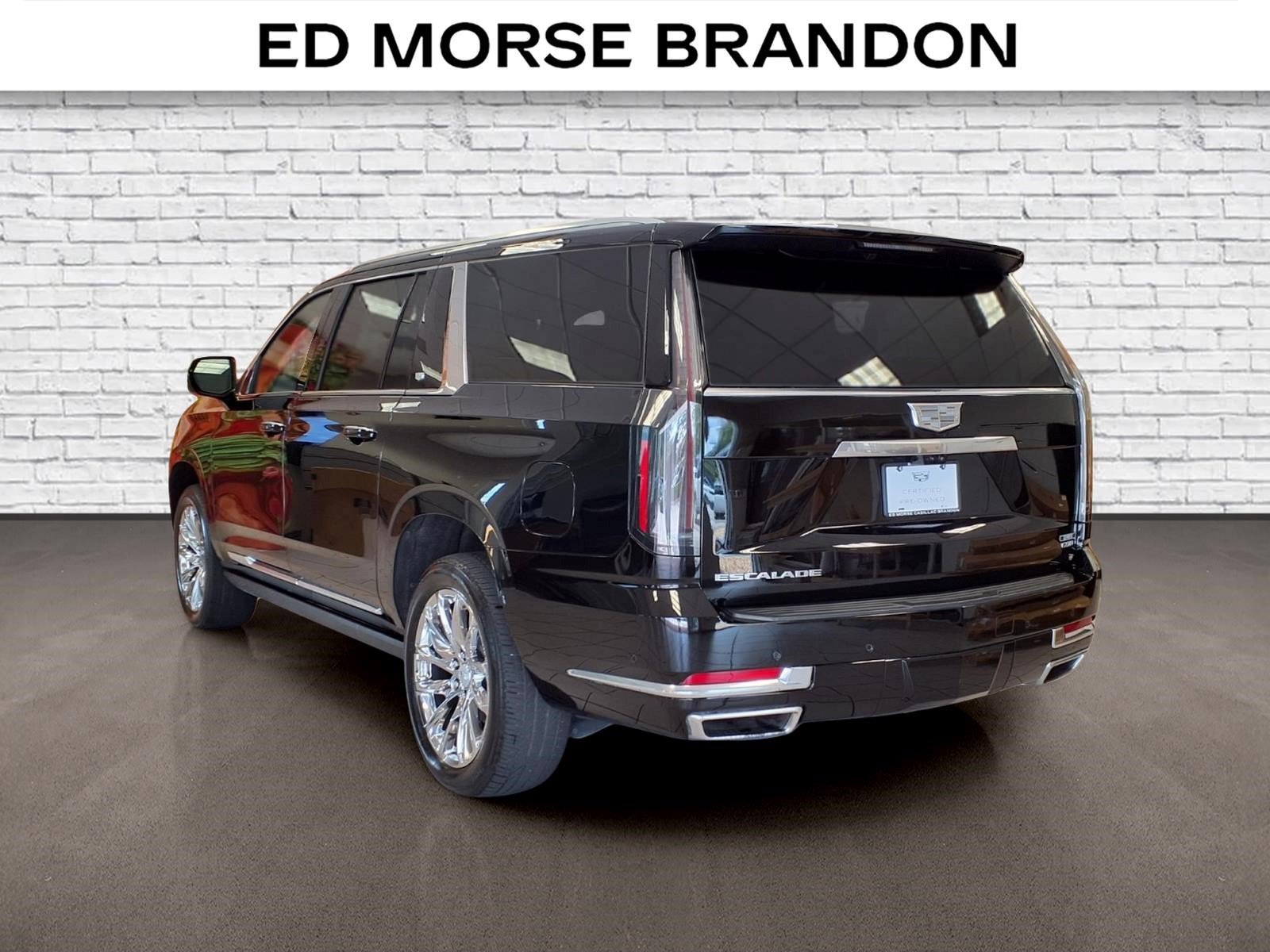 Certified 2025 Cadillac Escalade ESV Premium Luxury w/ LPO, Radiant Package AWD/4WD image 3