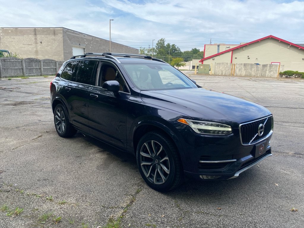 Used 2017 Volvo XC90 T6 Momentum w/ Momentum Plus Package AWD/4WD image 7