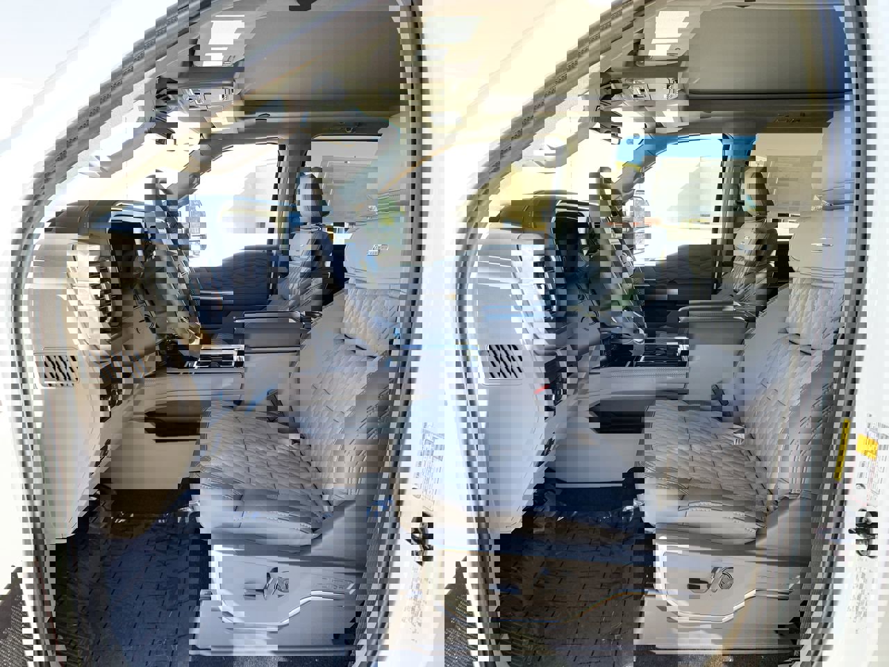 New 2026 Ford F350 Platinum w/ Platinum Plus Package image 24