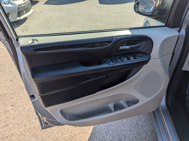Used 2020 Dodge Grand Caravan SXT FWD image 12