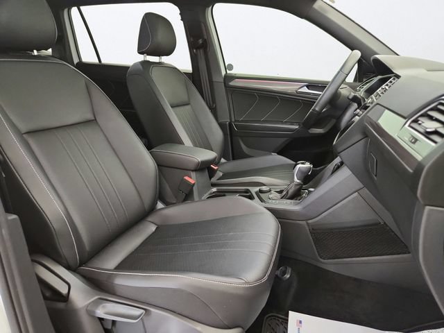 Used 2024 Volkswagen Tiguan SE R-Line AWD/4WD image 27