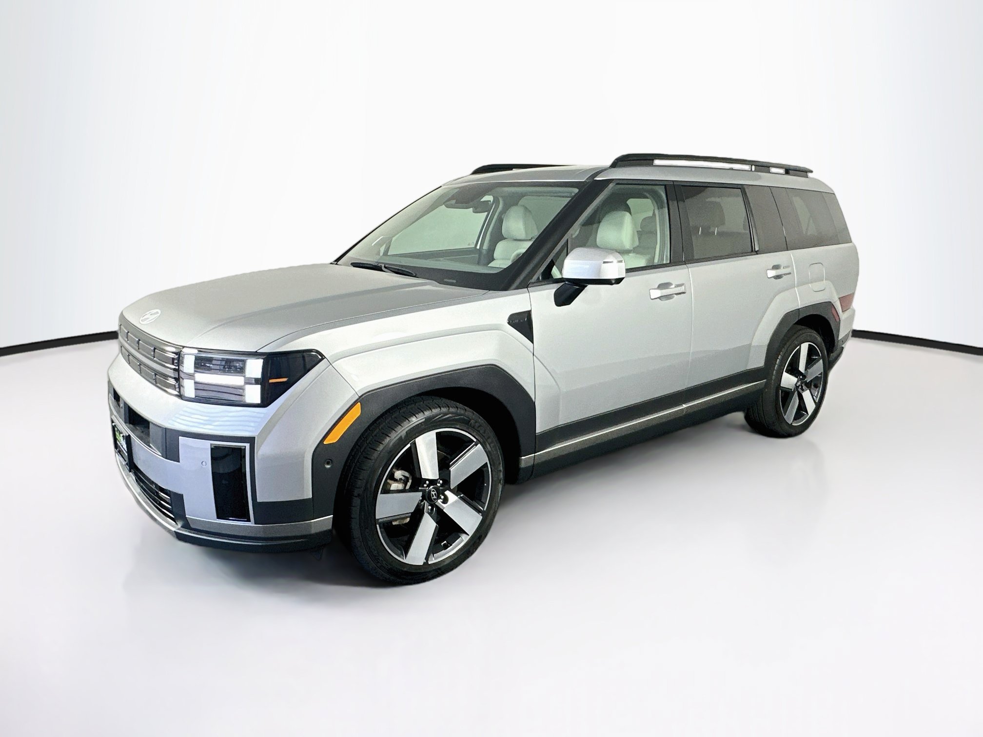 Used 2025 Hyundai Santa Fe Limited FWD image 3